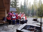 Nilsiän tuleslaisia Tahkon uudella laavulla 26.9.2022.